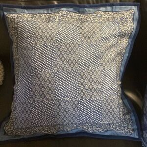 RALPH LAUREN ONE EUROPEAN SHAM, LINDEN FLORAL, NAVY, 26” x 26” NWT